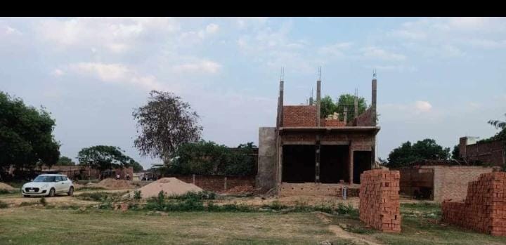 Freehold Plot for sale In Prayagraj Jhalwa Asrawal kala in front of taxi stand