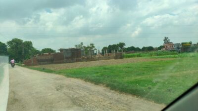 Manauri railway yard crossing se 500 miter andar hai plot 100 wargaj plot for sale in prayagraj