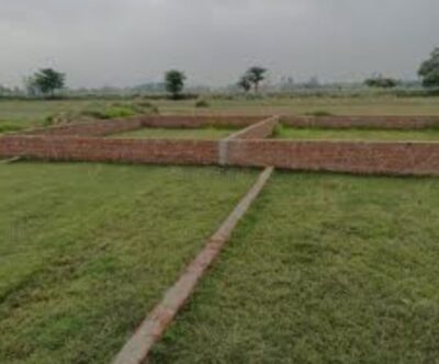 Asrawal kala Market ke samne 100 gaj ka plot land in prayagraj