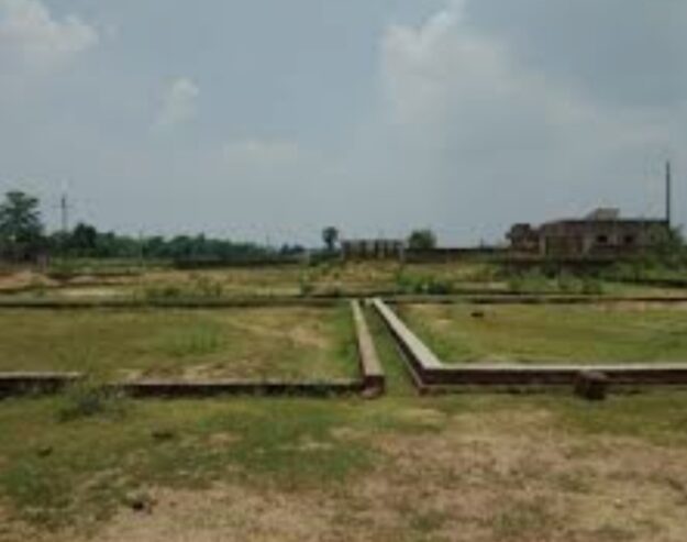 Asrawal kala Market ke samne 110 Gaj ka plot land in prayagraj