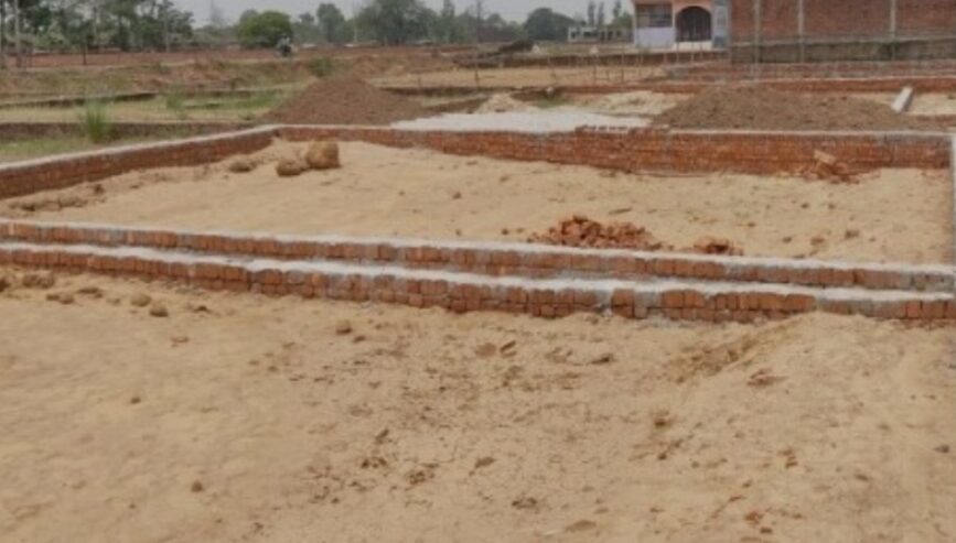 Asrawal kala Market Market ke samne 75 Gaj ka plot land in prayagraj