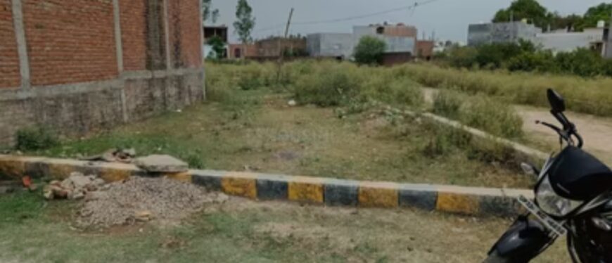 Asrawal kala tempo stand ke just samne 50Gaj ka plot land in prayagraj